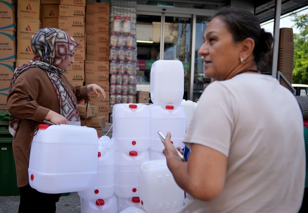 Saatlerce sürecek kesinti başlıyor: Vatandaşlar alışverişe koştu Saatlerce sürecek kesinti başlıyor: Vatandaşlar alışverişe koştu