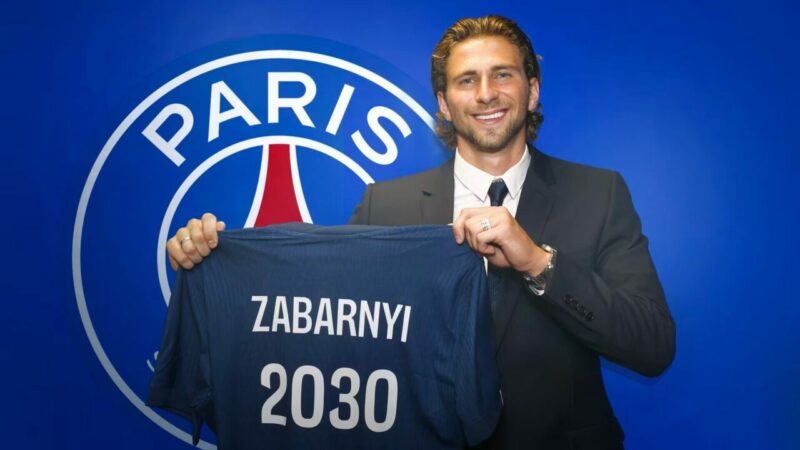 Illia Zabarnyi, resmen PSG’de Fransız Ligue 1 ekiplerinden PSG, Bournemouth'tan 22 yaşındaki Ukraynalı stoper