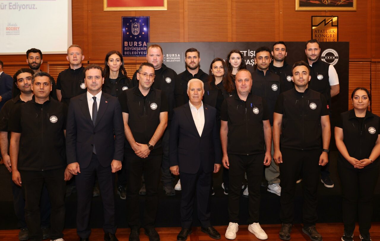 Bursa’nın alev savaşçılarına Başkan Bozbey’den teşekkür Bursa’nın alev savaşçılarına Başkan Bozbey’den teşekkür