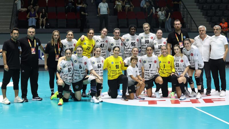 Büyükşehir Hentbol Takımı finalde! Bursa Büyükşehir Belediyespor Kadın Hentbol Takımı, Süper Kupa yarı finalde