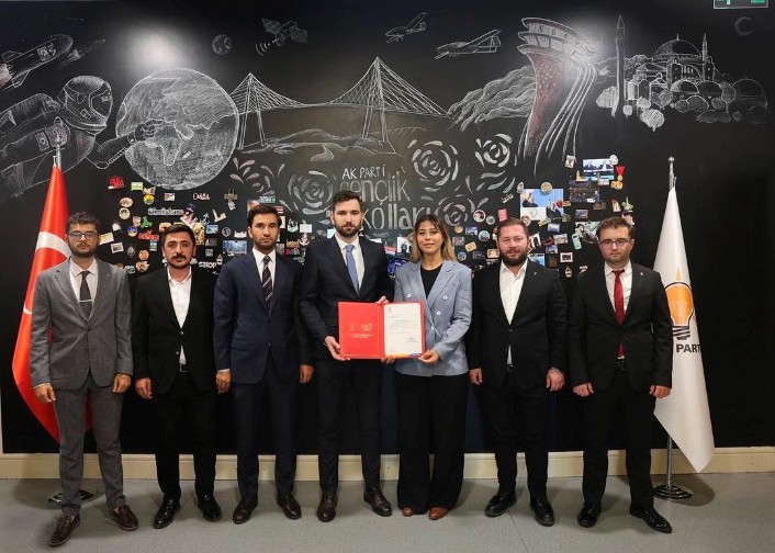 AK Parti Bursa teşkilatında yenilenme adımları: Başkan değişti…