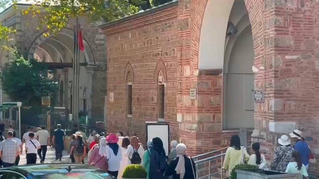 Bursa’nın tarihi külliyesinde ciddi eksik!