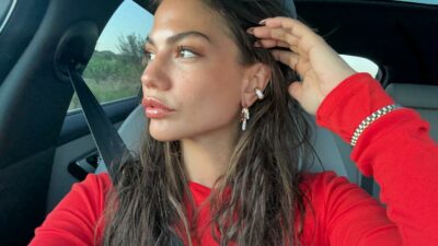 Demet Özdemir transparan elbisesiyle poz verdi!