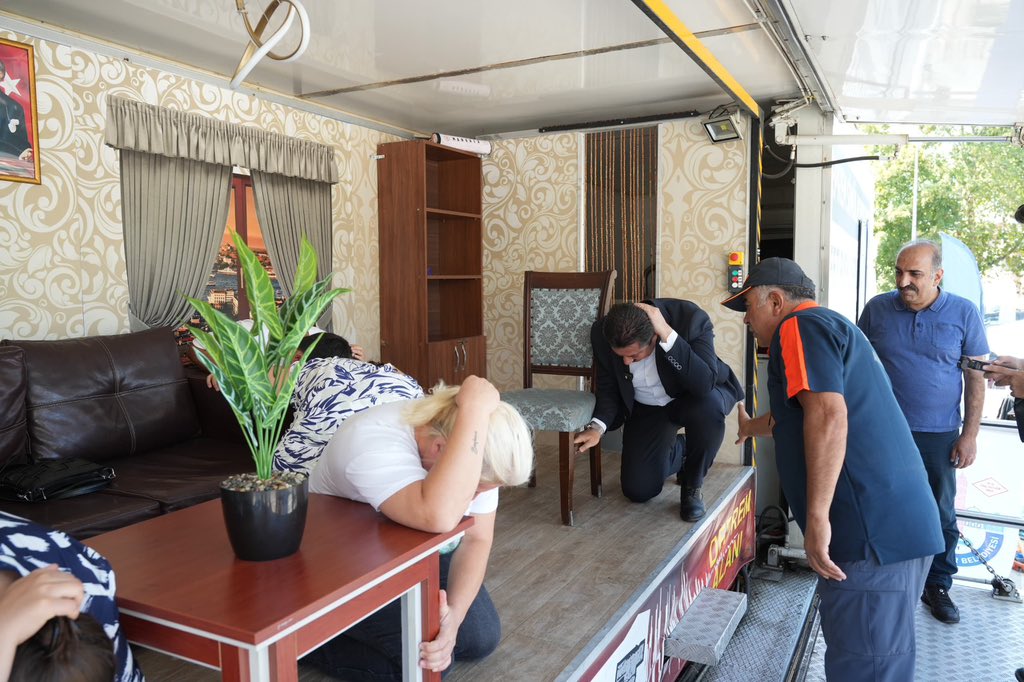 Bursa’nın bu ilçesinde belediye başkanıyla beraber depremi yaşadılar Bursa’nın bu ilçesinde belediye başkanıyla beraber depremi yaşadılar