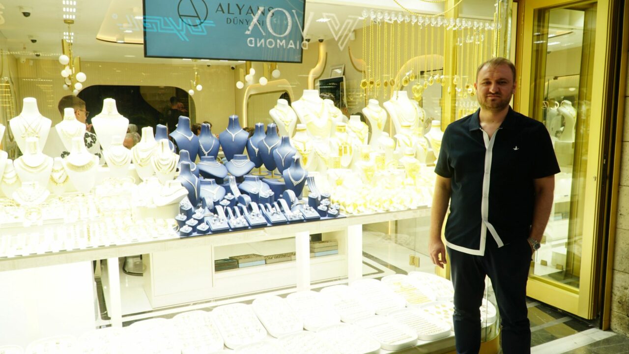 Bursa’da altın alacaklar dikkat! Kuyumcular Çarşısı esnafından flaş gram altın tahmini.. Bursa’da altın alacaklar dikkat! Kuyumcular Çarşısı esnafından flaş gram altın tahmini..