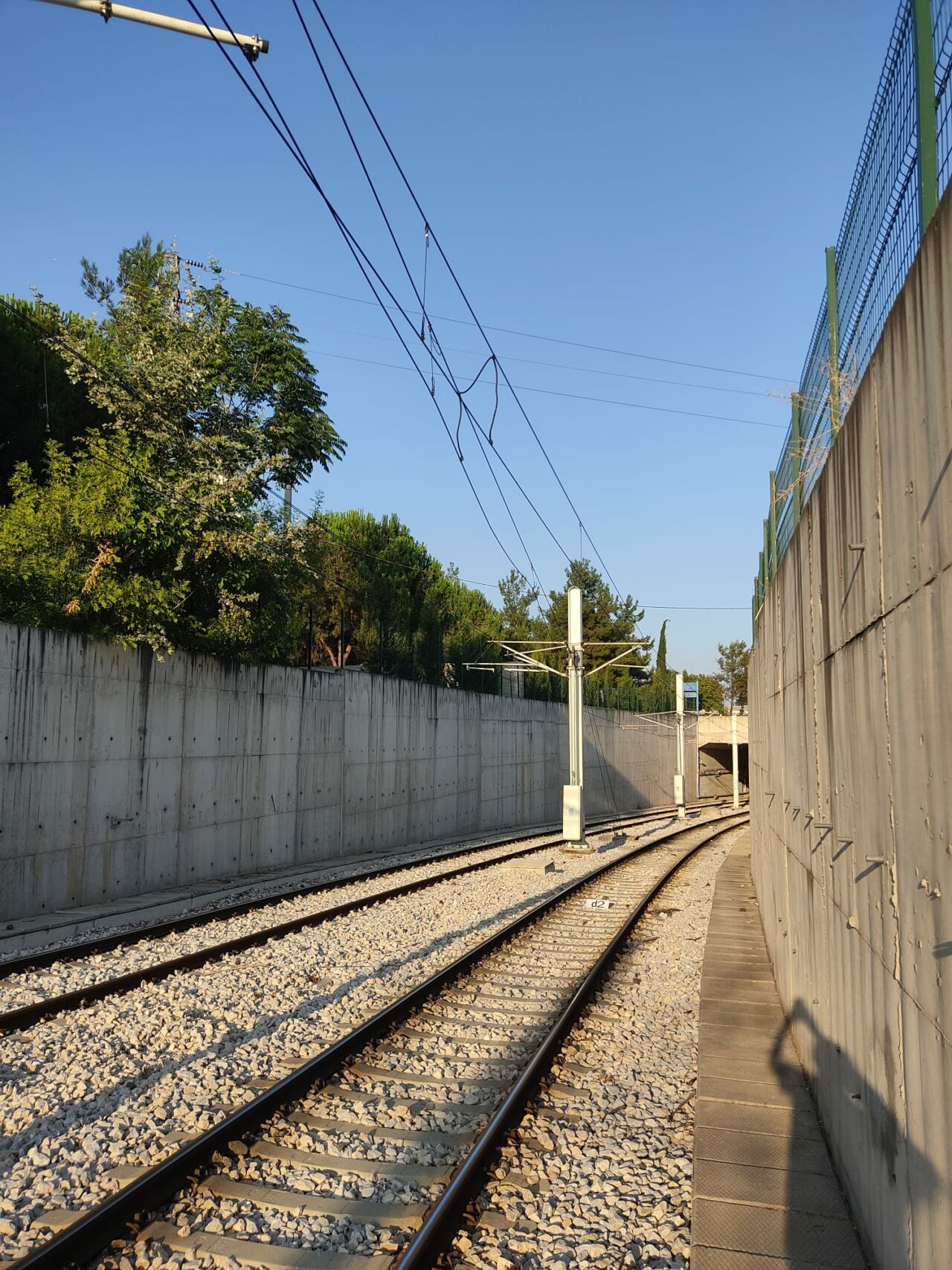 Bursa’da tramvay hattı koptu! Yolcular tahliye edildi Bursa’da tramvay hattı koptu! Yolcular tahliye edildi