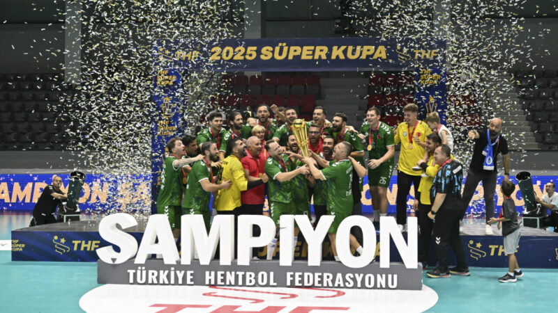 Bursa ekibinden önemli başarı! Süper Kupayı müzesine götürdü Nilüfer Belediyespor Erkek Hentbol takımı önemli bir başarıya imza attı.
