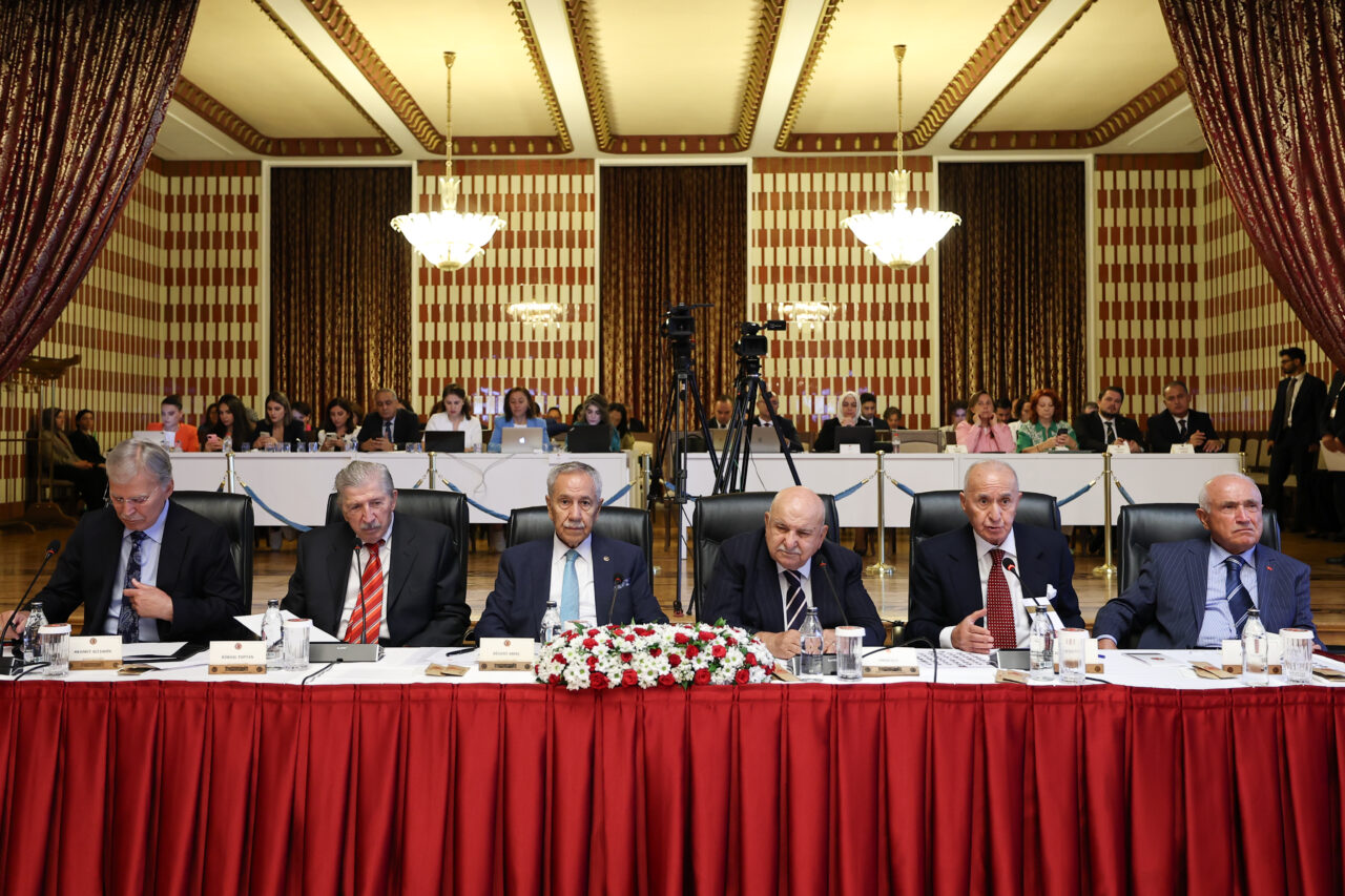 Eski Meclis Başkanları komisyonda