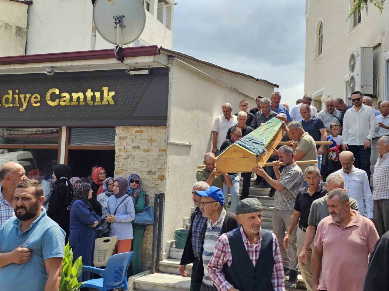 Bursa’da kazada hayatını kaybetmişti! Son yolculuğuna uğurlandı Bursa’da kazada hayatını kaybetmişti! Son yolculuğuna uğurlandı