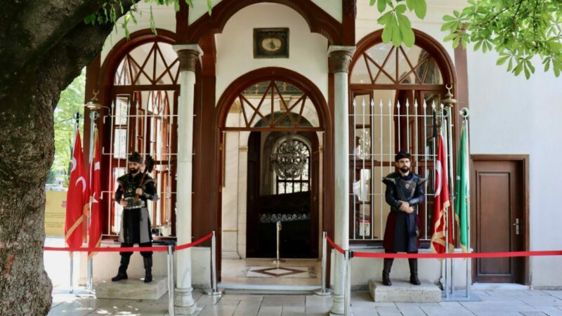 Küçük bir uç beyliğiyken zamanla evrensel devletlerden biri haline gelen