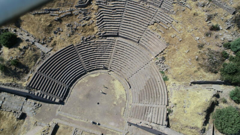 Assos’ta 2 bin 200 yıllık tiyatro restore edilecek Çanakkale'nin Ayvacık ilçesi Behramkale köyü sınırları içinde kalan Assos Antik