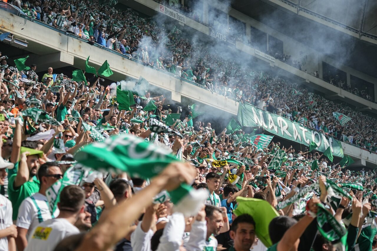 Bursa’da en anlamlı maç! Binlerce kişi bugünü bekliyordu Bursa’da en anlamlı maç! Binlerce kişi bugünü bekliyordu