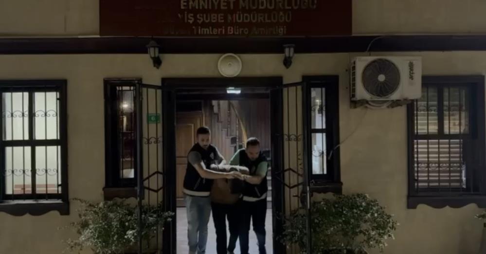 Bursa’da 41 yıl kesinleşmiş cezası olan zanlı bakın nerede yakalandı? Bursa’da 41 yıl kesinleşmiş cezası olan zanlı bakın nerede yakalandı?