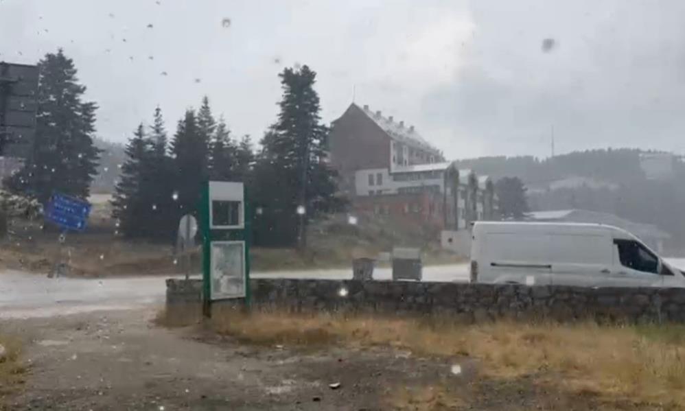 Bursa’nın zirvesine 10 dakikalık yaz yağmuru Bursa’nın zirvesine 10 dakikalık yaz yağmuru