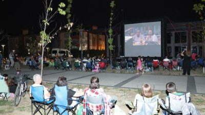 Bursa’daki pancar deposunda sinema keyfi