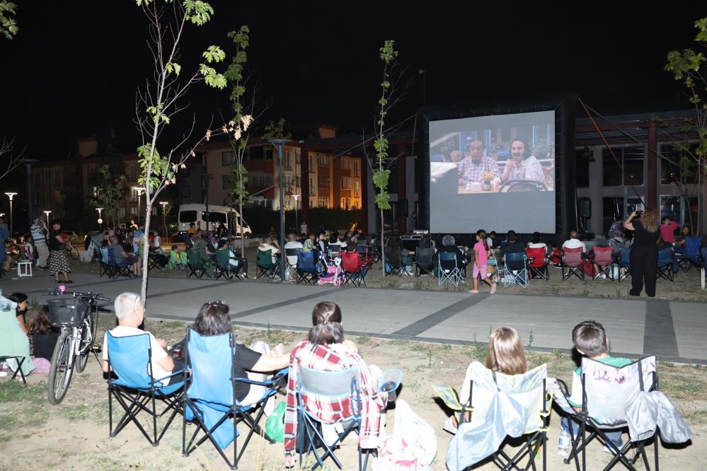 Bursa’daki pancar deposunda sinema keyfi Bursa’daki pancar deposunda sinema keyfi