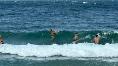 Bursalıların azgın dalgalarla tehlikeli oyunu!