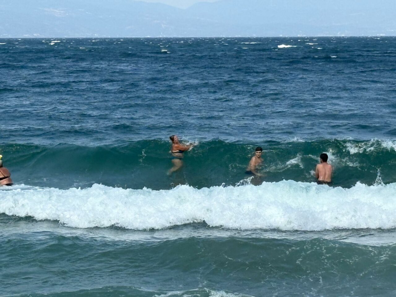 Bursalıların azgın dalgalarla tehlikeli oyunu!