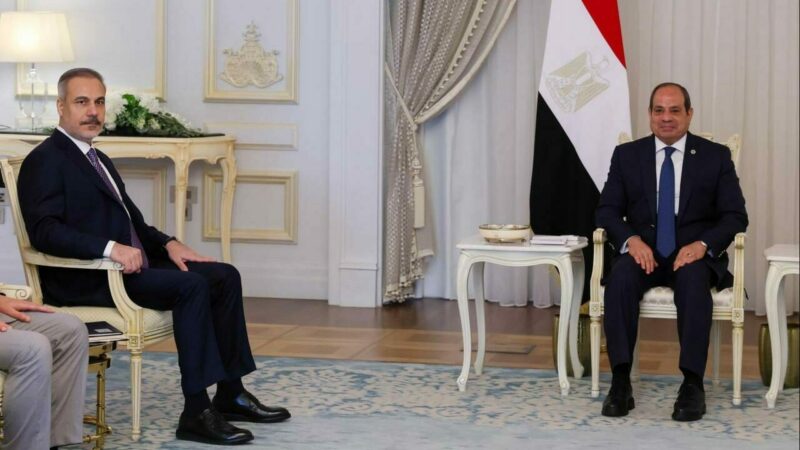 Bakan Fidan, Sisi ile görüştü Dışişleri Bakanı Hakan Fidan, Mısır ziyareti kapsamında El Alameyn’de Mısır