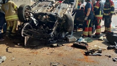 Bariyere çarpan otomobildeki 2 kişi yaralandı