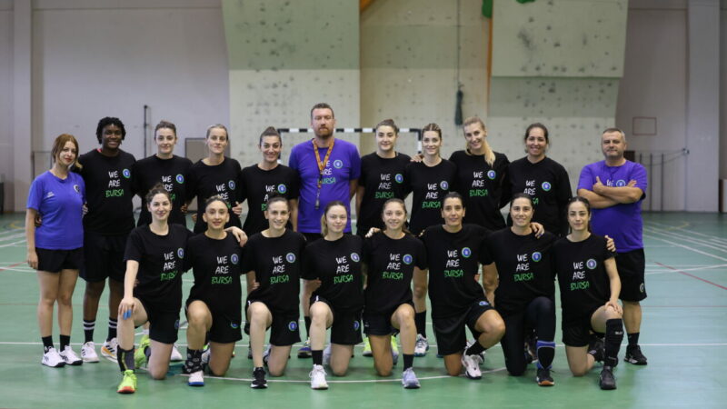 Bursa Büyükşehir Belediyespor Süper Kupa sınavında Kadınlar Hentbol Süper Ligi'nde mücadele eden Bursa Büyükşehir Belediyespor, yeni