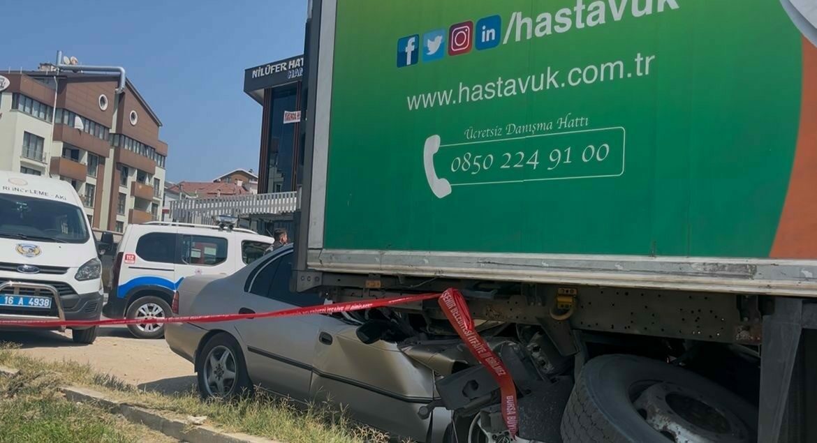 Bursa Ata Bulvarı’nda feci kaza! Sürücü hayatını kaybetti Bursa Ata Bulvarı’nda feci kaza! Sürücü hayatını kaybetti