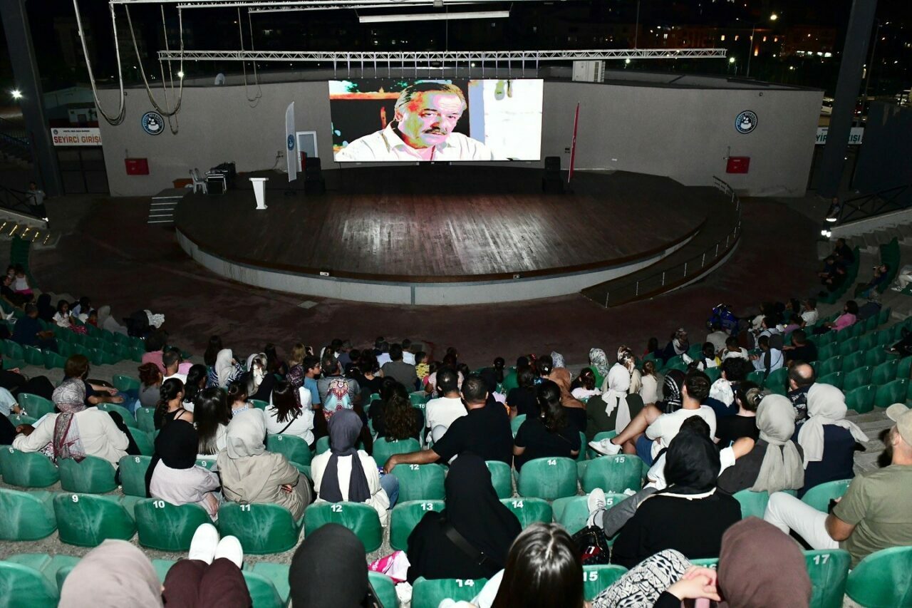 Bursa Kestel’de açık hava sinema keyfi