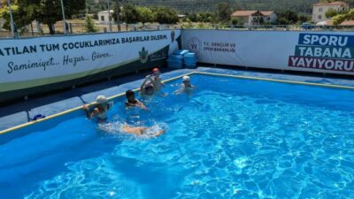 Bursa Orhaneli’deki yüzme kursu sona erdi
