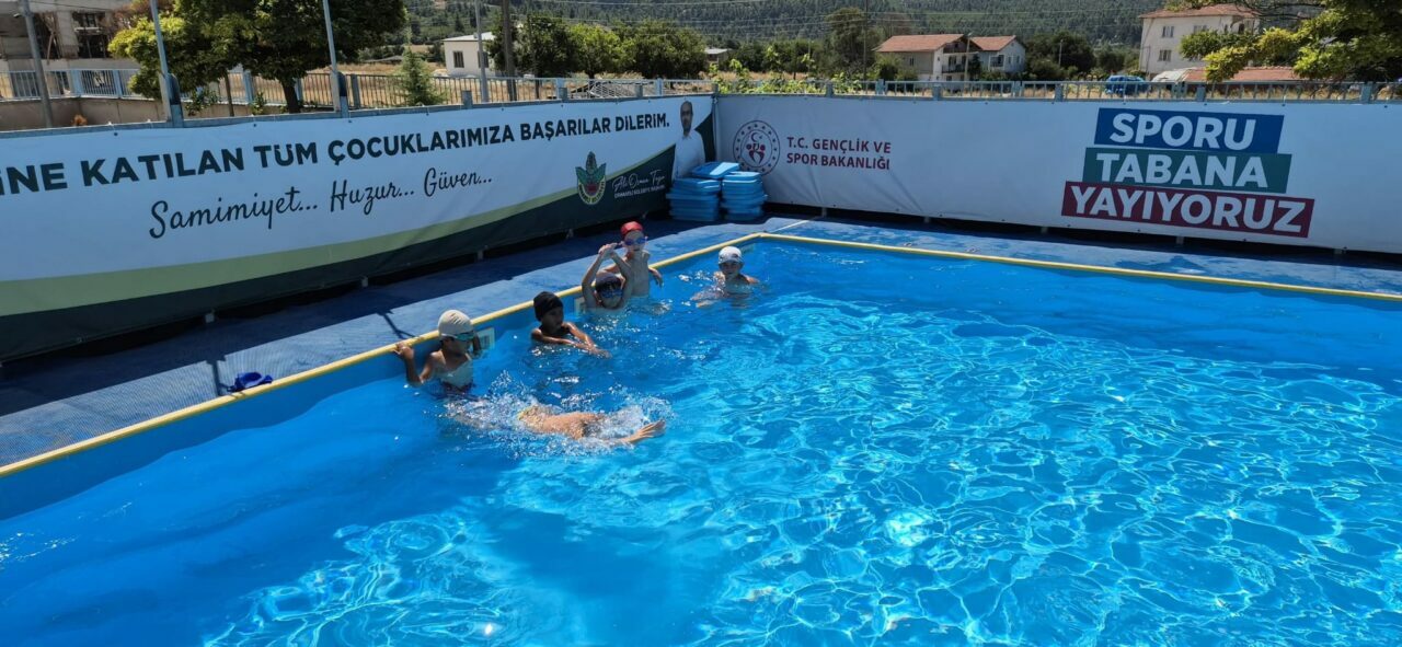 Bursa Orhaneli’deki yüzme kursu sona erdi