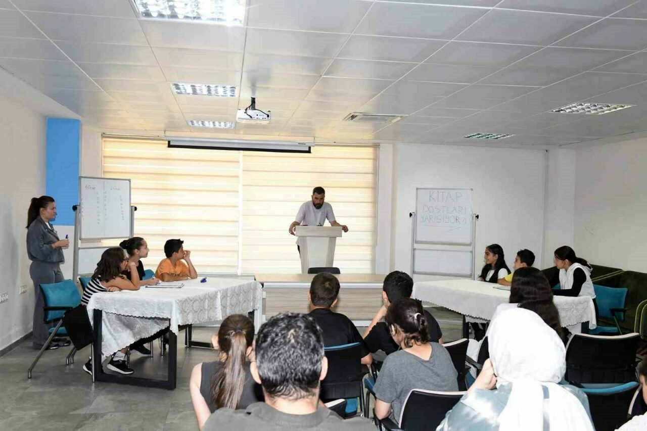 Bursa Osmangazi’de kitap dostları yarıştı Bursa Osmangazi’de kitap dostları yarıştı