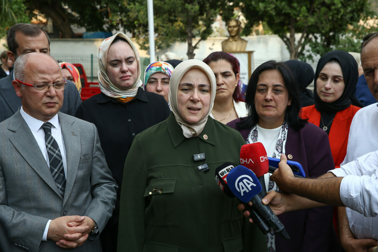 Bursa’nın yangın bölgesine AK Parti Kadın Kolları Başkanı Ercan’dan ziyaret