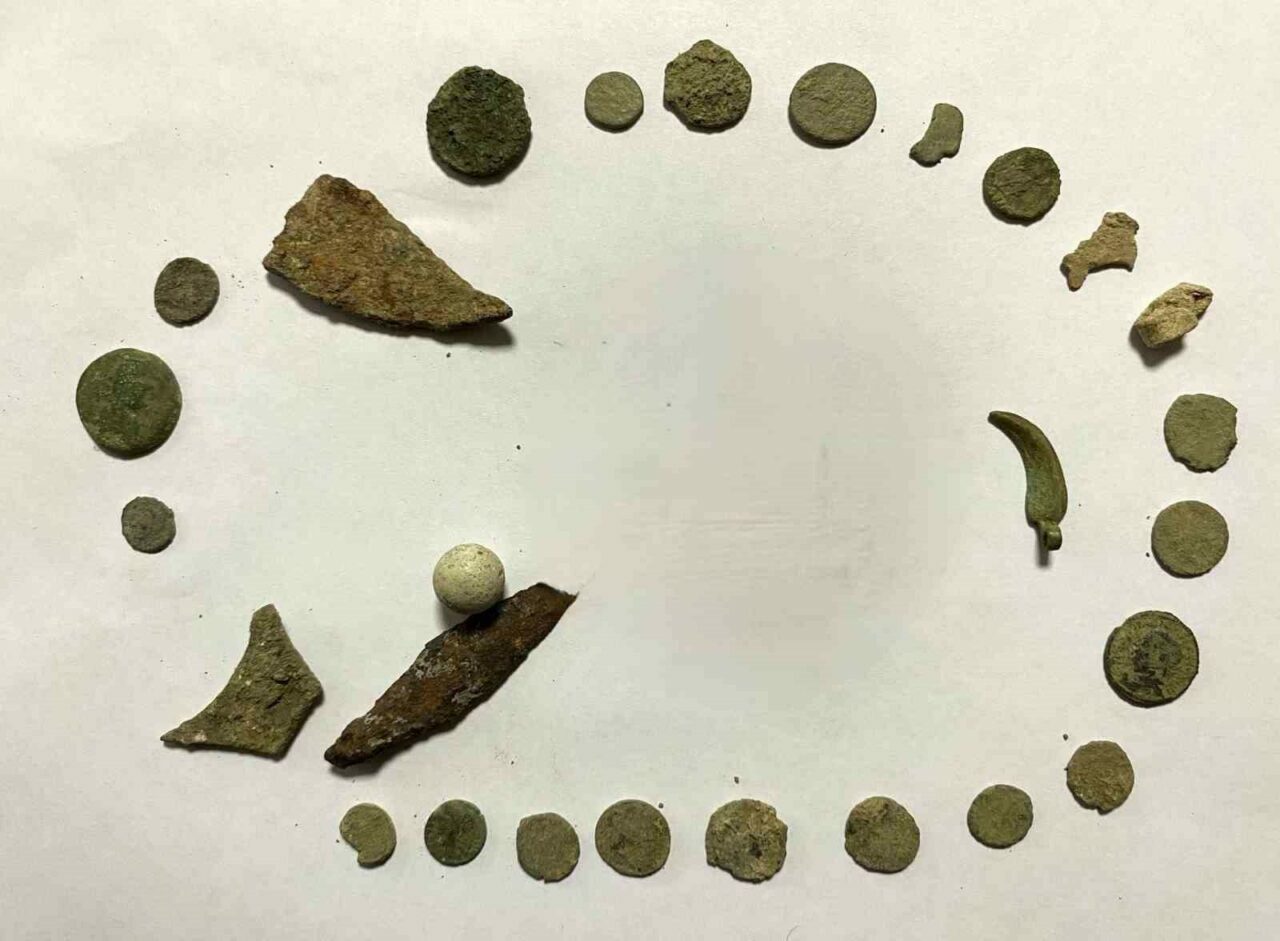 Bursa’da 27 adet tarihi eser emniyet tarafından ele geçirdi Bursa’da 27 adet tarihi eser emniyet tarafından ele geçirdi