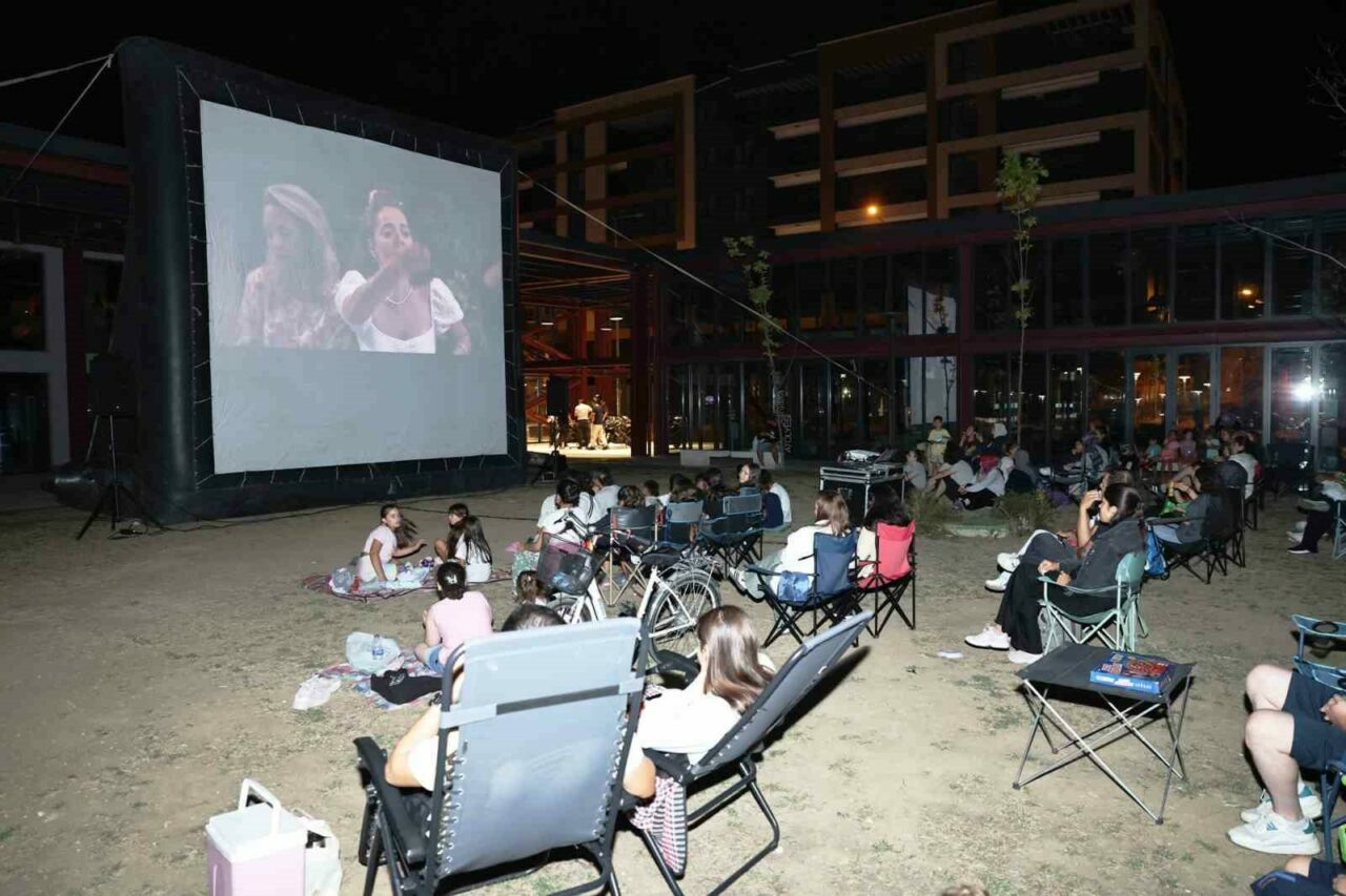 Bursa’da açık havada sinema keyfi Bursa’da açık havada sinema keyfi