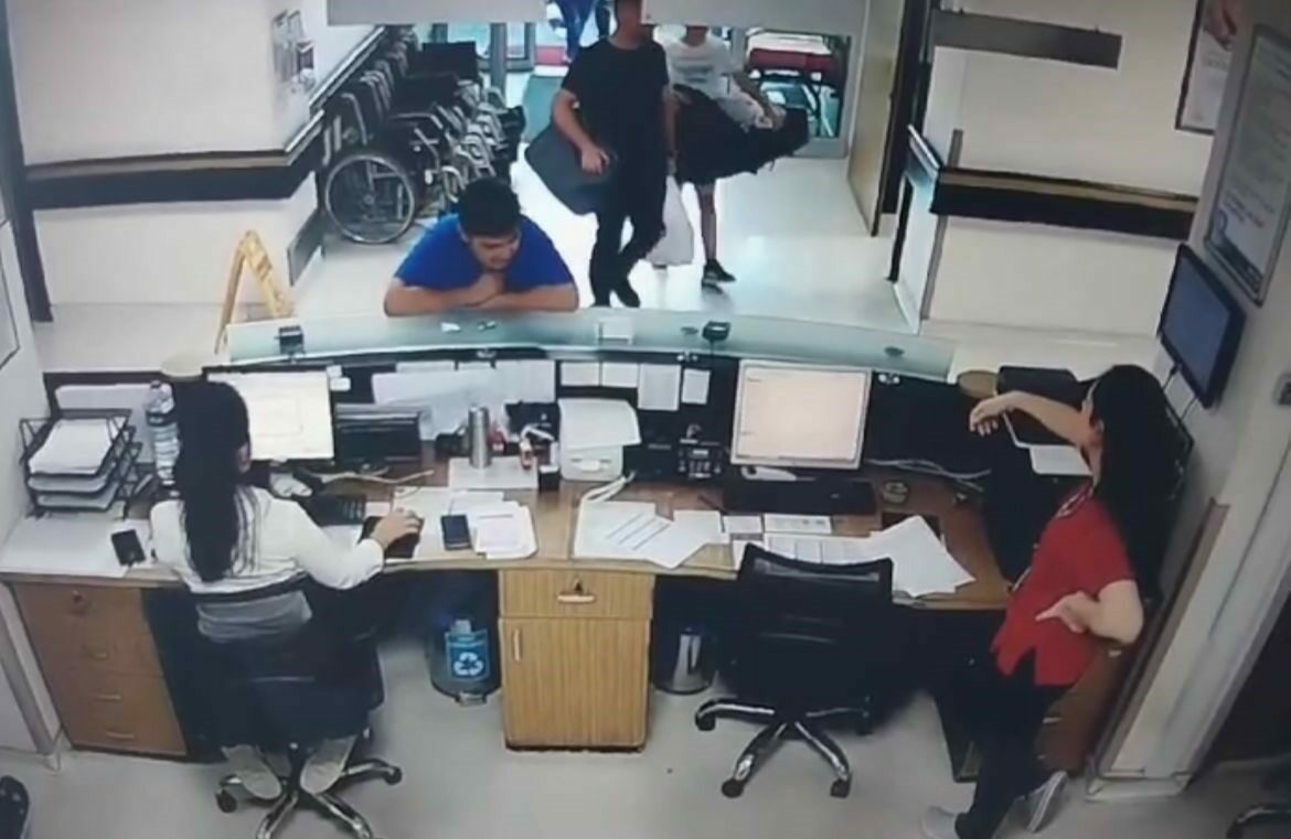 Bursa’da acılı ailenin adalet mücadelesi: Yürüyerek girdi, tabutu çıktı… Bursa’da acılı ailenin adalet mücadelesi: Yürüyerek girdi, tabutu çıktı…