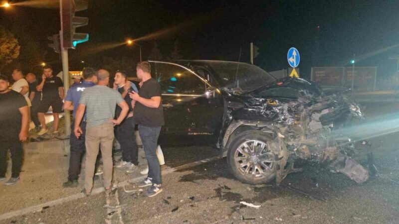 Bursa’daki kazadan acı haber Bursa'nın Orhangazi ilçesinde, dün hasta nakil ambulansı ile kamyonetin çarpışması