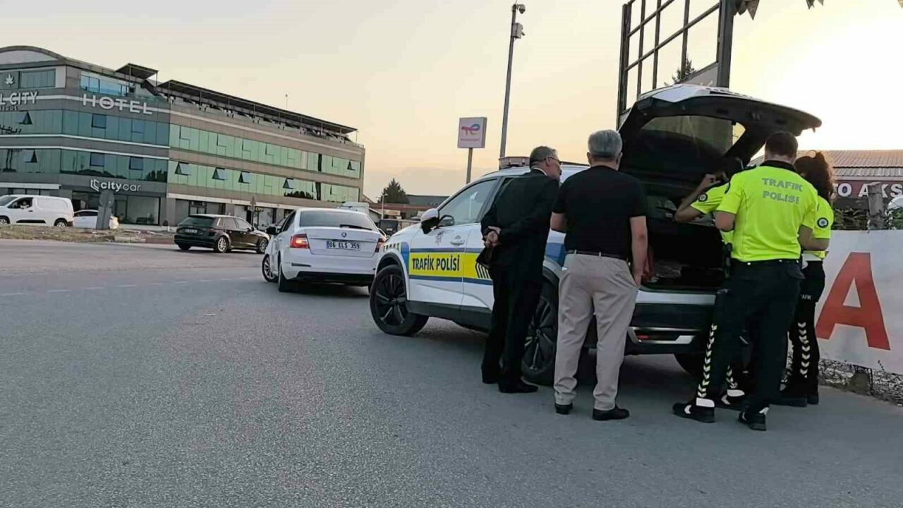 Bursa’da çakarlı aracın sürücüsüne ve sahibine 276 bin lira ceza