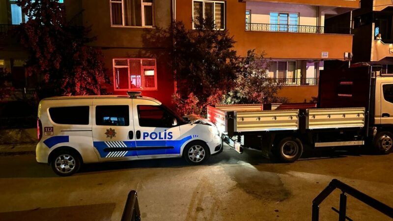 Bursa’da dur ihtarına uymayan araç dehşet saçtı Bursa’nın İznik ilçesinde, polisin ‘dur’ ihtarına uymayan kamyonet sürücüsü, yaklaşık