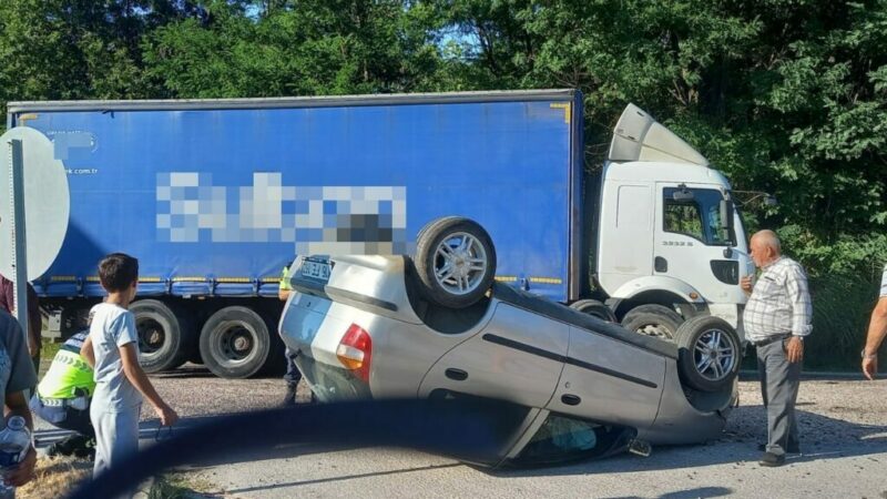 Bursa’da feci kaza: 5 yaralı Bursa’nın İnegöl ilçesinde, su yüklü kamyon ile otomobilin çarpıştığı kazada