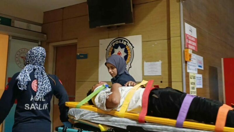 Bursa’da feci kaza: Çocuk balkondan düştü Bursa’nın İnegöl ilçesinde gece saatlerinde meydana gelen olayda, balkondan düşen