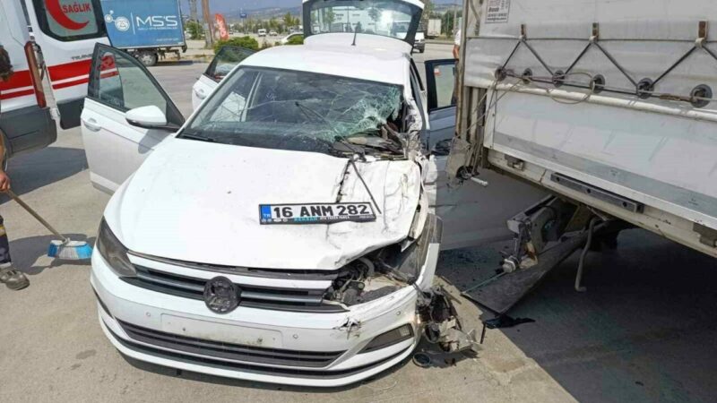 Bursa’da feci kaza: Tıra çarptı… Bursa’nın İnegöl ilçesinde meydana gelen kazada sürücüsünün kontrolünden çıkan otomobil