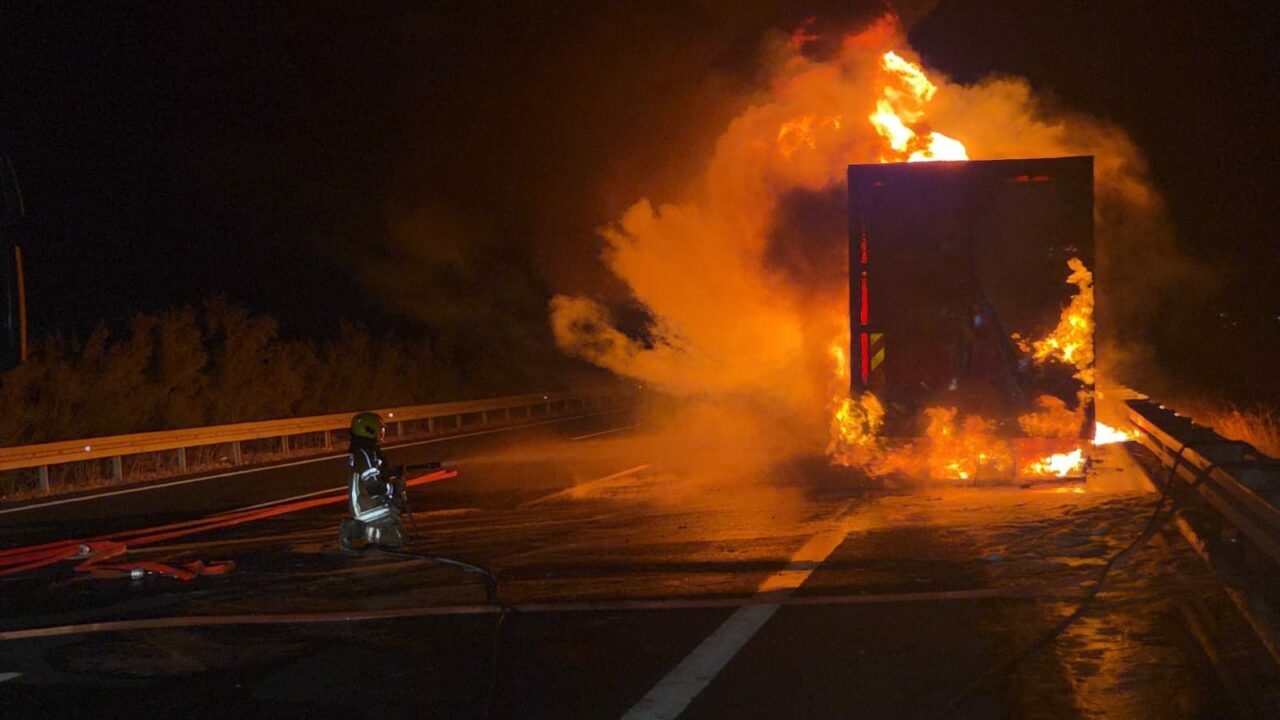 Bursa’da gece yarısı korku dolu anlar! Alev alev yandı