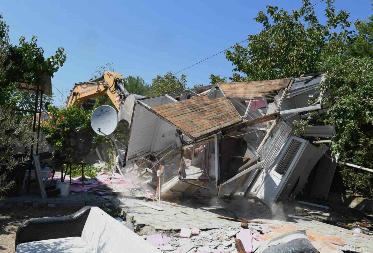 Bursa’da kaçak yapıya darbe! Orası da yıkıldı… Bursa’da kaçak yapıya darbe! Orası da yıkıldı…