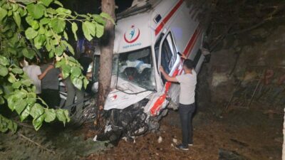 Bursa’da kamyonet ile ambulans çarpıştı; Yaralılar var
