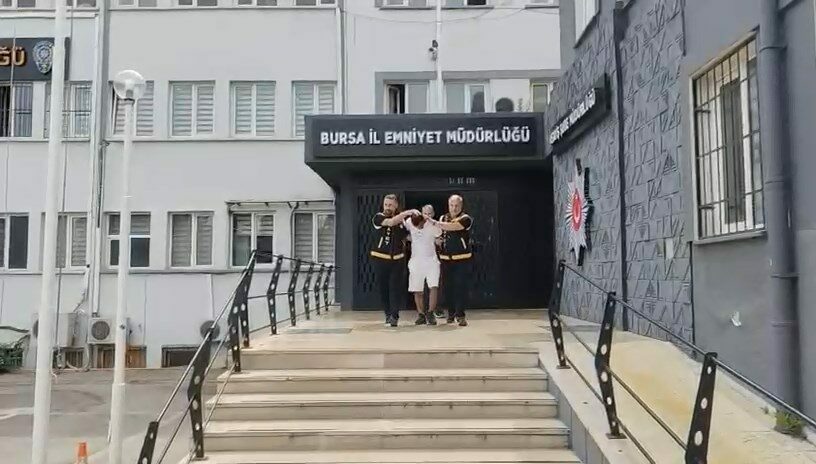 Bursa’da karısını bıçaklayarak öldüren koca tutuklandı Bursa’da karısını bıçaklayarak öldüren koca tutuklandı