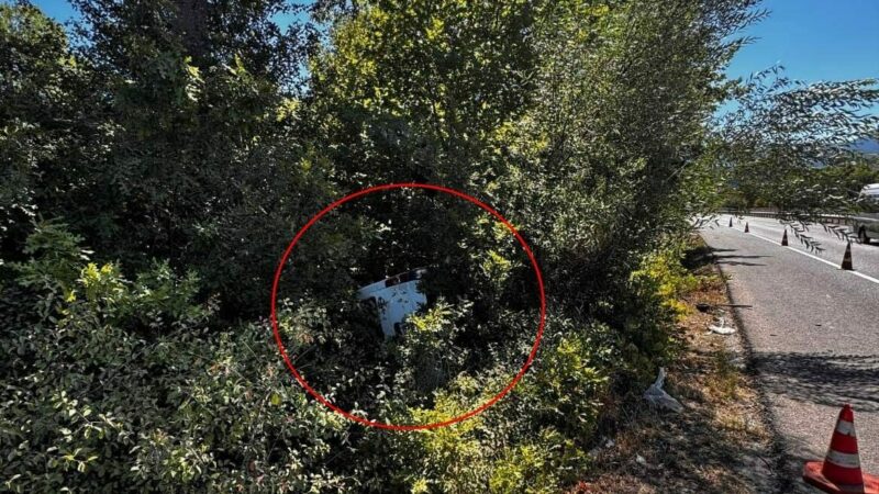 Bursa’da minibüs şarampole yuvarlandı Bursa’nın İnegöl ilçesinde şarampole yuvarlanan minibüsün içinde mahsur kalan sürücü,
