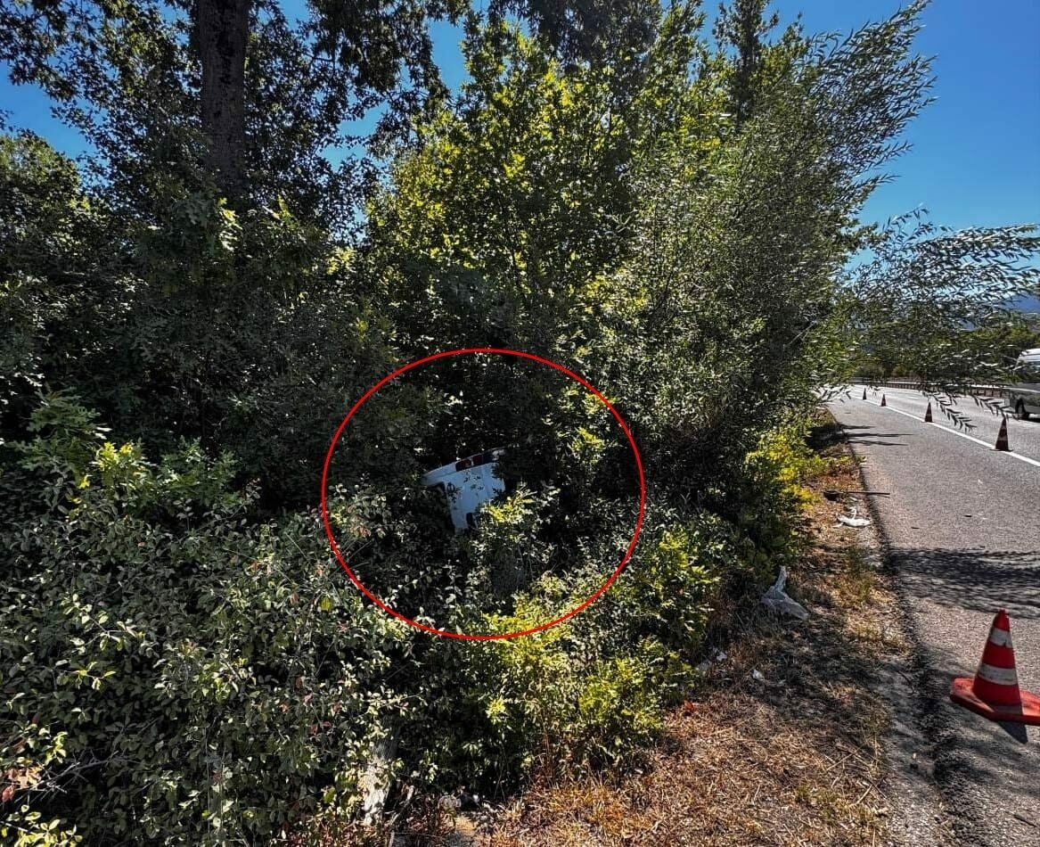 Bursa’da minibüs şarampole yuvarlandı