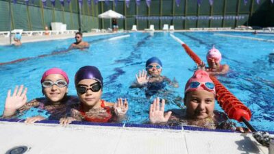 Bursa’da minik yüzücülerin sertifika heyecanı