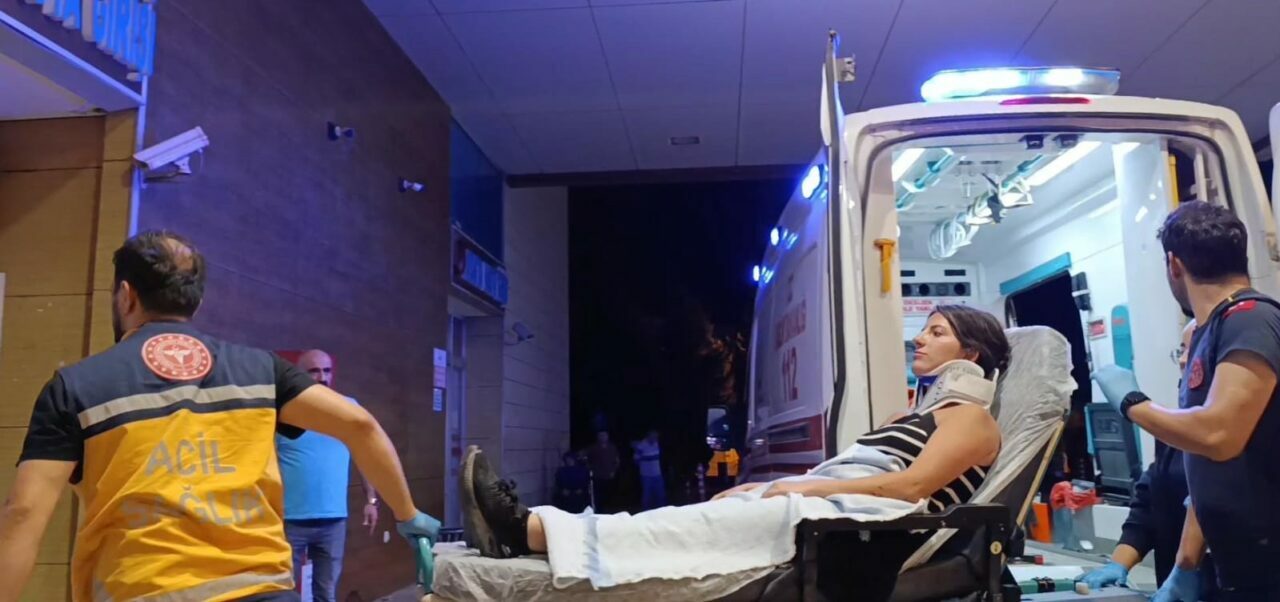 Bursa’da otomobil ile hafif ticari araç çarpıştı! 3 yaralı