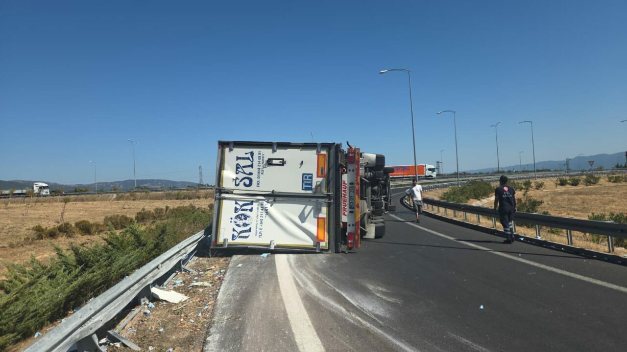 Bursa’da tır devrildi