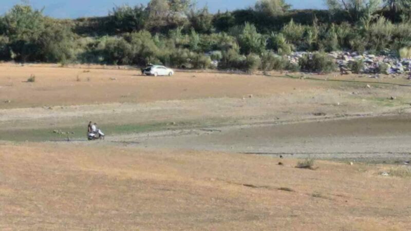 Bursa’nın Mudanya ilçesinde 43 yıldır tarım arazilerini sulayan Ülküköy Göleti,